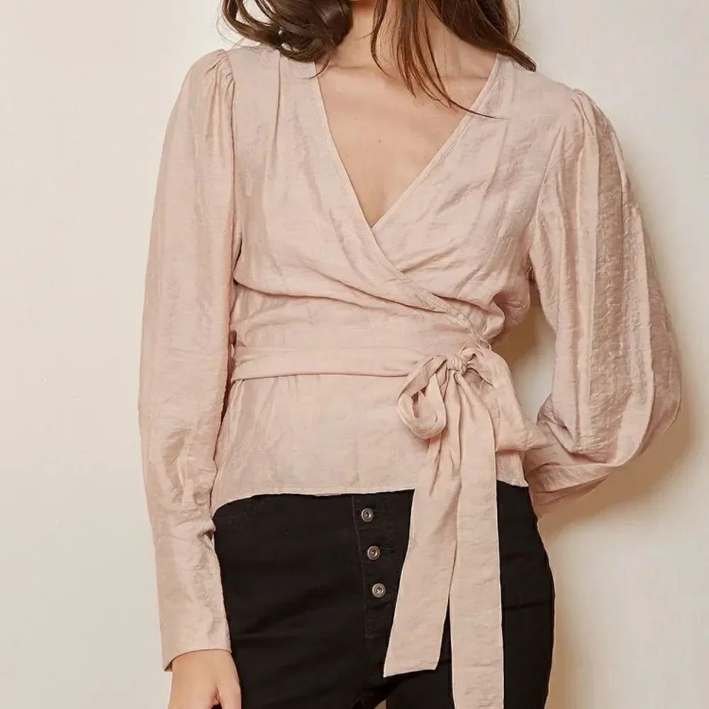 NEW Lulu’s Staying Sweet Pale Pink Long Sleeve Wrap Top Women’s Medium